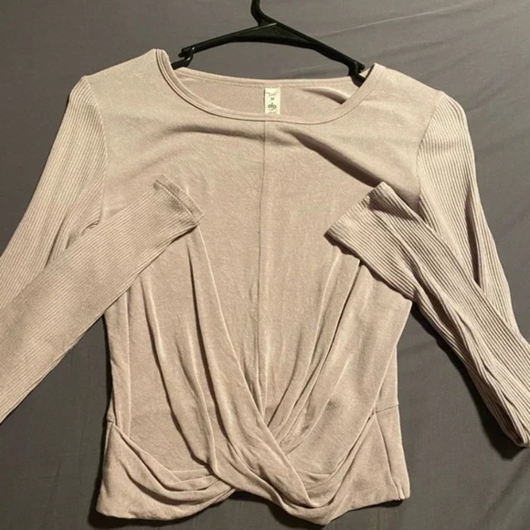 Alo Yoga COVER LONG SLEEVE TOP - Picture 2 of 3